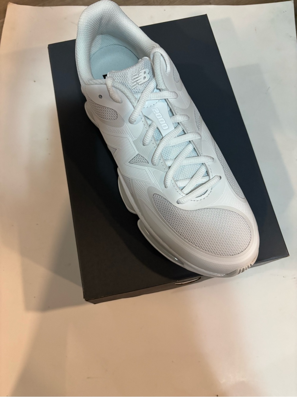 Size 10.5 - New Balance ABZORB 2000 White/White Sneakers - U20008QM